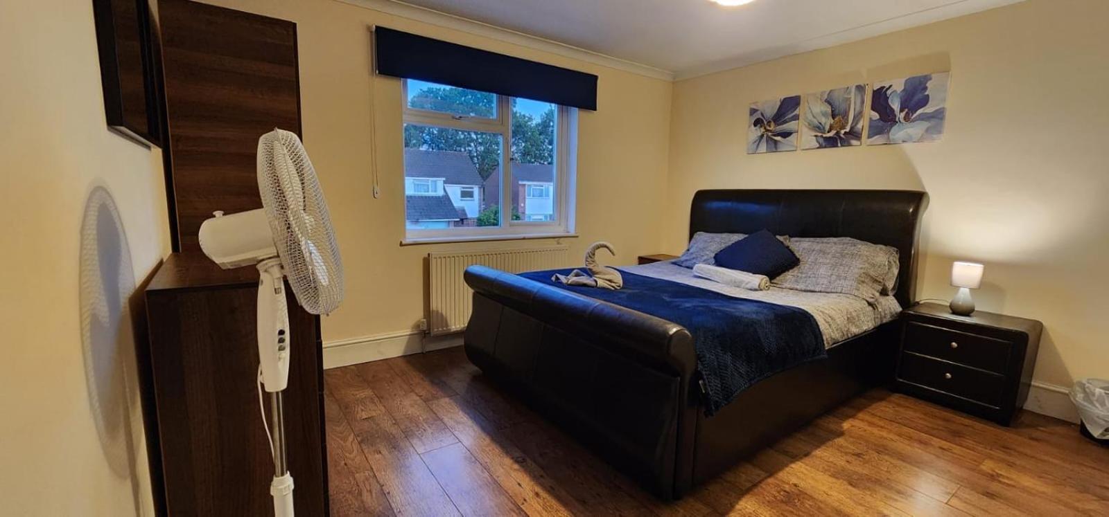 6 Bedroom Spacious Villa, Free Parking Byfleet Exterior foto